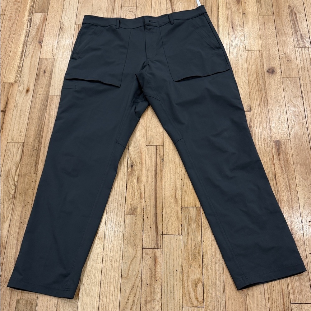 ALO Men's Gray Performance Stretch Pants. Size 36R
